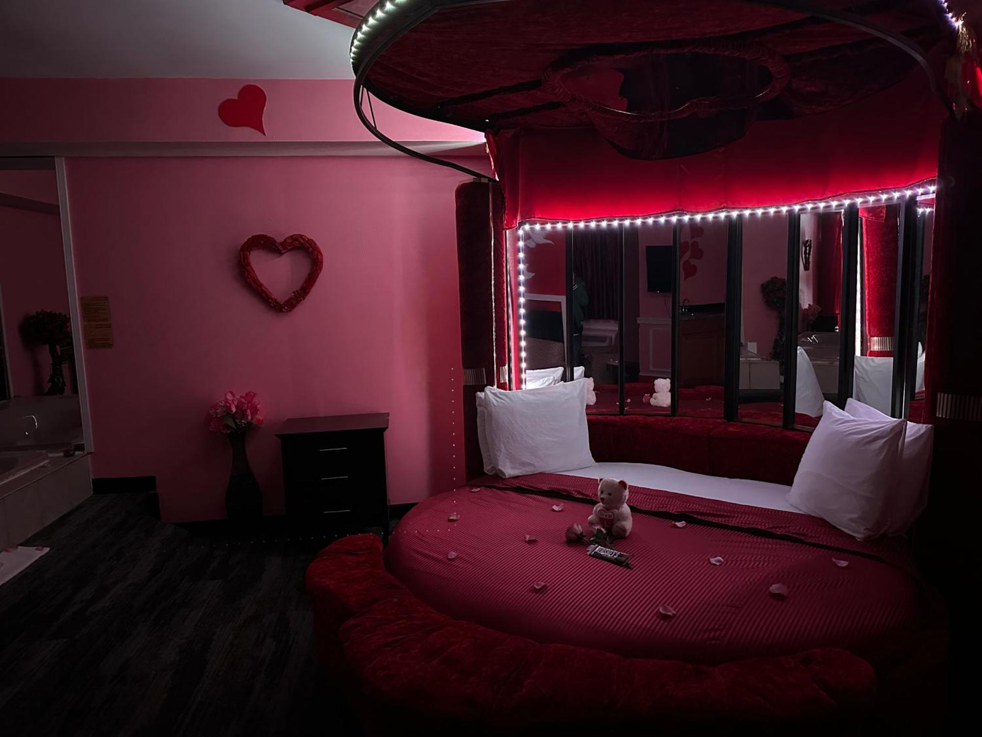 Inn Of The Dove - Romantic Luxury Suites With Jacuzzi & Fireplace At Harrisburg-Hershey-Philadelphia, Pa Esterno foto