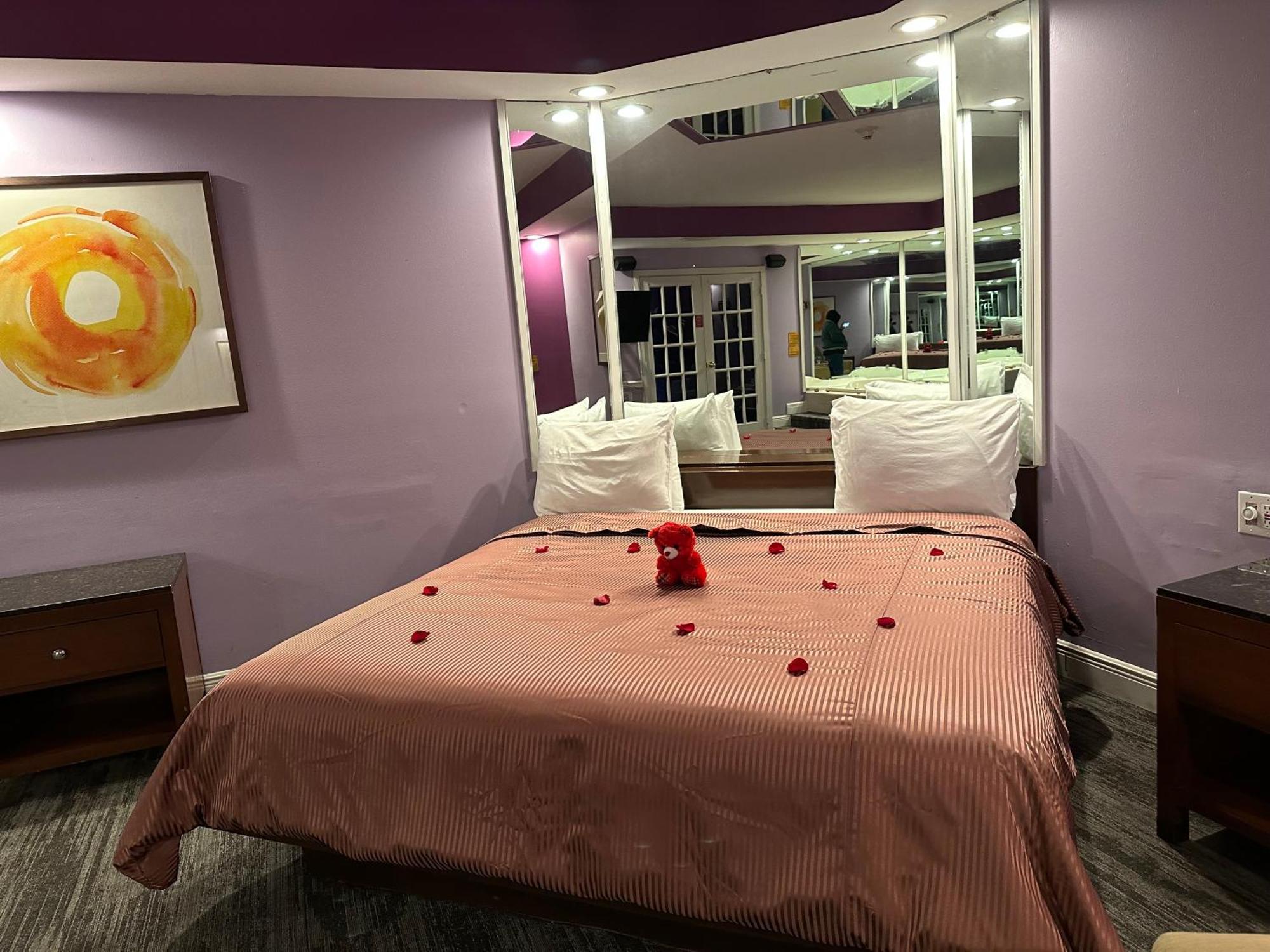 Inn Of The Dove - Romantic Luxury Suites With Jacuzzi & Fireplace At Harrisburg-Hershey-Philadelphia, Pa Esterno foto