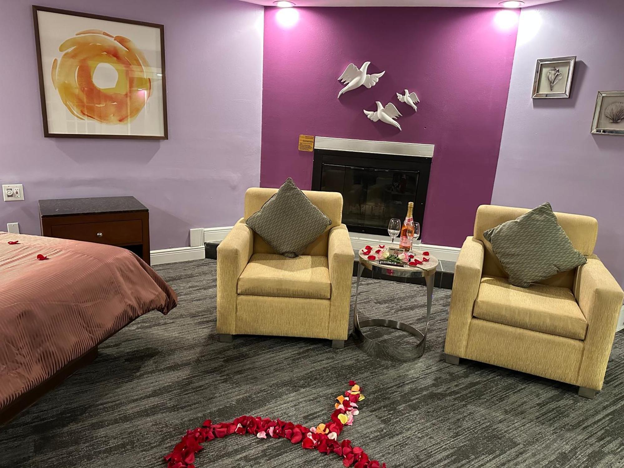 Inn Of The Dove - Romantic Luxury Suites With Jacuzzi & Fireplace At Harrisburg-Hershey-Philadelphia, Pa Esterno foto